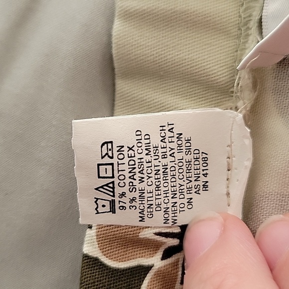 Briggs Women's Floral Cropped Pants - Picture 10 of 13